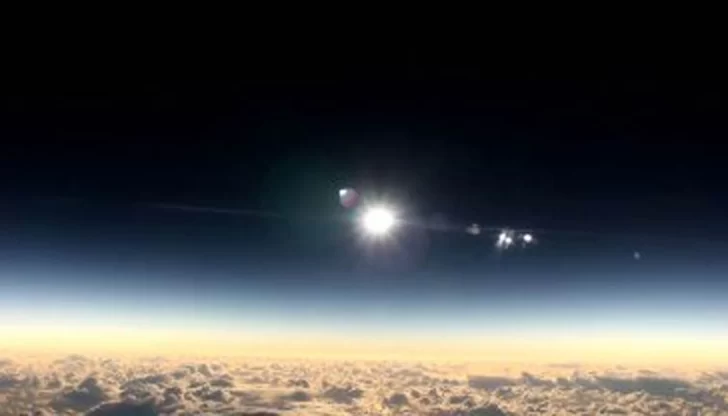 El eclipse solar, desde un avión a 10.000 metros de altura El eclipse solar, desde un avión a 10.000 metros de altura