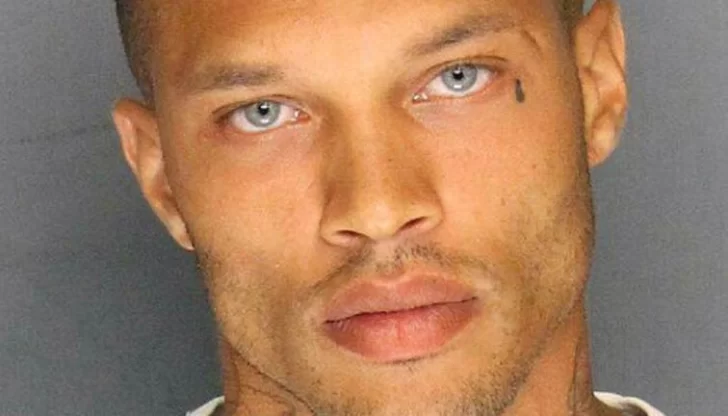 El criminal más sexy del mundo está libre y ahora es modelo El criminal más sexy del mundo está libre y ahora es modelo