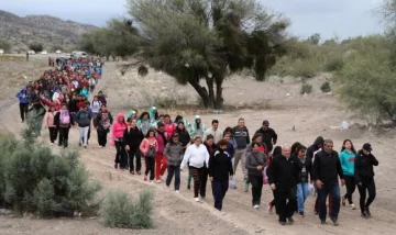 La fe por San Antonio pudo más que el frío y el agobio La fe por San Antonio pudo más que el frío y el agobio