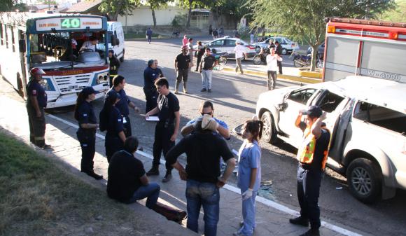 Choque: 18 heridos, 2 graves Choque: 18 heridos, 2 graves