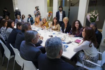 Godoy, Riofrío y senadores del FpV, se reunieron con CFK Godoy, Riofrío y senadores del FpV, se reunieron con CFK
