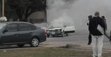 Ardió su coche en plena marcha Ardió su coche en plena marcha