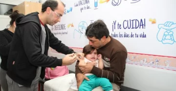 Vacuna antipolio: salen las gotitas, entran los inyectables Vacuna antipolio: salen las gotitas, entran los inyectables
