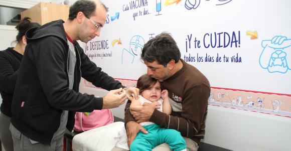 Vacuna antipolio: salen las gotitas, entran los inyectables Vacuna antipolio: salen las gotitas, entran los inyectables