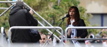 Cristina Fernández, tras presentarse a la indagatoria: “Me pueden meter presa, pero nunca me van a callar” Cristina Fernández, tras presentarse a la indagatoria: “Me pueden meter presa, pero nunca me van a callar”