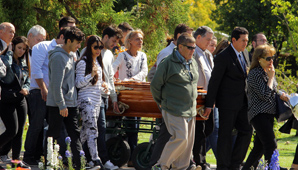 Familiares y amigos despidieron los restos de las mendocinas asesinadas Familiares y amigos despidieron los restos de las mendocinas asesinadas