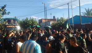 Una multitud de hinchas despidió a San Martín en su camino hacia el clásico ante Godoy Cruz Una multitud de hinchas despidió a San Martín en su camino hacia el clásico ante Godoy Cruz
