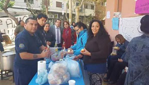 Hicieron lentejas en pleno centro para pedir que les paguen el sueldo Hicieron lentejas en pleno centro para pedir que les paguen el sueldo