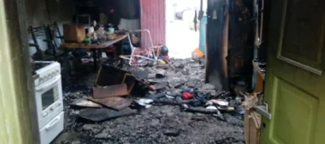 Una policía y sus 4 hijas, en la calle por un incendio Una policía y sus 4 hijas, en la calle por un incendio