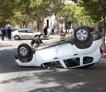 Docente herida en un vuelco Docente herida en un vuelco