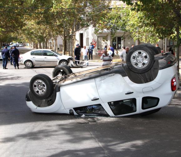 Docente herida en un vuelco Docente herida en un vuelco
