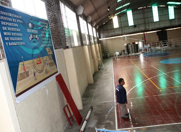 La UVT vende porciones de cancha para reunir fondos La UVT vende porciones de cancha para reunir fondos