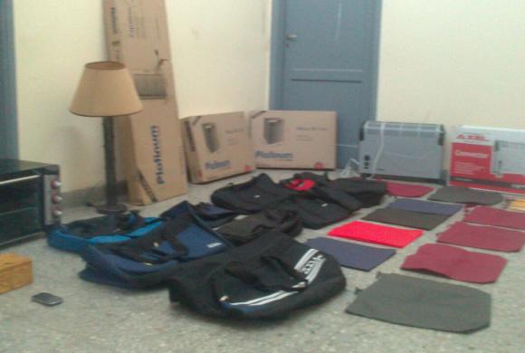 Cinco detenidos por dos robos Cinco detenidos por dos robos