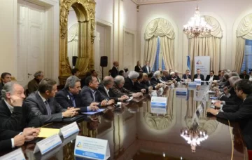 Acordaron un aumento del 33% para el sueldo mínimo Acordaron un aumento del 33% para el sueldo mínimo