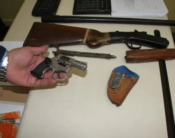 Cae por tenencia de armas Cae por tenencia de armas