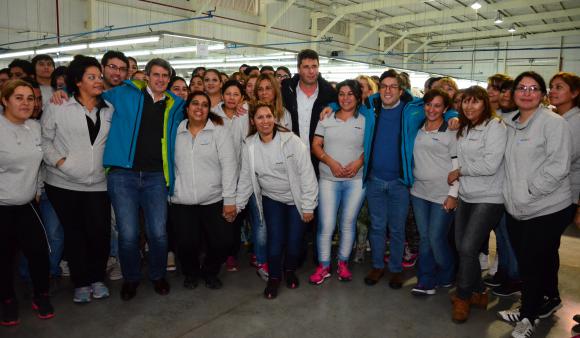 Uñac y Prat Gay, los elegidos para ‘la selfie obrera’ y los autógrafos Uñac y Prat Gay, los elegidos para ‘la selfie obrera’ y los autógrafos