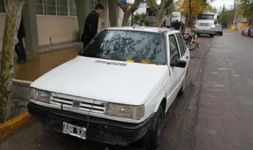 Lo asaltan y lo desnudan Lo asaltan y lo desnudan