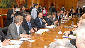 Comenzó la reunión de los Gobernadores con Aranguren por la tarifa eléctrica Comenzó la reunión de los Gobernadores con Aranguren por la tarifa eléctrica