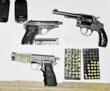 Cae un asaltante con armas y balas Cae un asaltante con armas y balas
