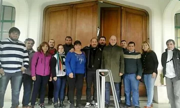 Interpelación: fotos y hechos incomodan a Gil Interpelación: fotos y hechos incomodan a Gil