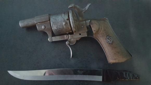 La Policía sorprendió a 3 ladrones mientras asaltaban una panadería La Policía sorprendió a 3 ladrones mientras asaltaban una panadería