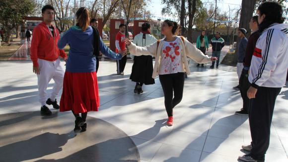 Baile en la plaza, en la previa del desfile Baile en la plaza, en la previa del desfile