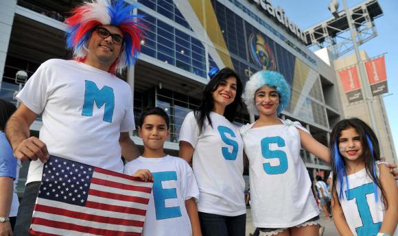 El calor de la calle contra el frío de todo un estadio El calor de la calle contra el frío de todo un estadio