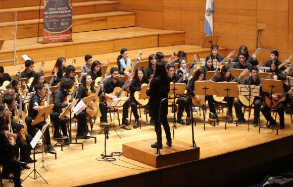 Ya templan sus cuerdas Ya templan sus cuerdas