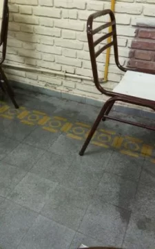 Por la lluvia, alumnos de la Normal se mojan… adentro de los cursos Por la lluvia, alumnos de la Normal se mojan… adentro de los cursos