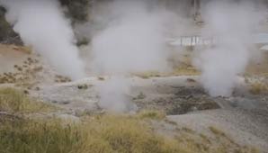 Un hombre cayó en aguas termales ácidas y desapareció Un hombre cayó en aguas termales ácidas y desapareció