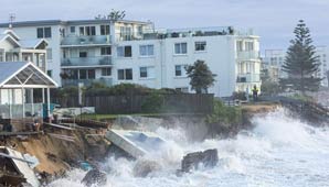 Terribles imágenes del mar devorando casas en Australia Terribles imágenes del mar devorando casas en Australia