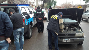 Caen dos sujetos que vendían droga frente a una escuela Caen dos sujetos que vendían droga frente a una escuela