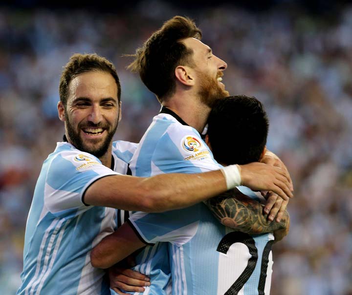 Goleada y récord de Messi para una Argentina semifinalista Goleada y récord de Messi para una Argentina semifinalista