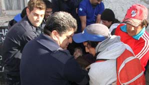 Anciana asaltada y humillada: suspendieron a un oficial por 30 días sin goce de haberes Anciana asaltada y humillada: suspendieron a un oficial por 30 días sin goce de haberes