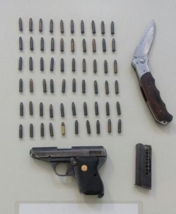 Cayó con una pistola y 60 balas Cayó con una pistola y 60 balas