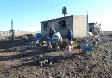 Con blocks y machimbre hacen módulos definitivos Con blocks y machimbre hacen módulos definitivos