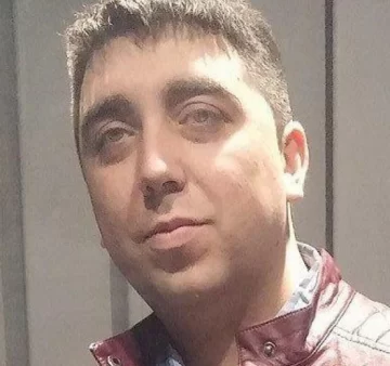 Un policía cayó de su moto, chocó con un auto y murió Un policía cayó de su moto, chocó con un auto y murió