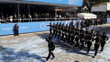 Una multitud disfrutó del desfile en Tucumán Una multitud disfrutó del desfile en Tucumán