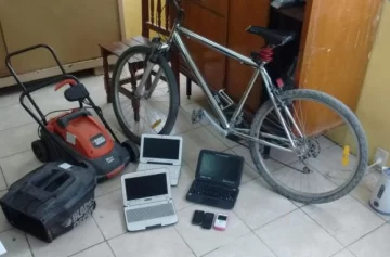 Dos detenidos por robar en casas Dos detenidos por robar en casas