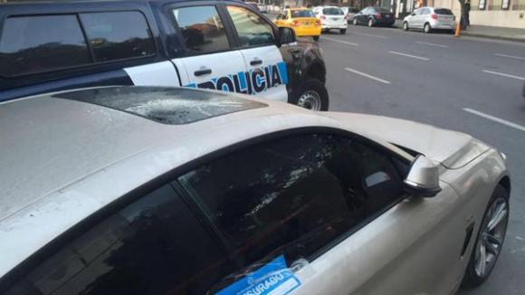 Un auto importado lleno de dinero, ¿es de un socio de Milagro Sala? Un auto importado lleno de dinero, ¿es de un socio de Milagro Sala?