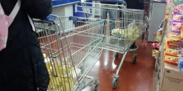 La imagen del día: ante los rumores de suba, los sanjuaninos arrasan con el aceite La imagen del día: ante los rumores de suba, los sanjuaninos arrasan con el aceite