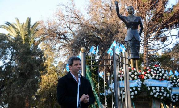 Homenaje y un pedido de Uñac con vistas a las citas electorales Homenaje y un pedido de Uñac con vistas a las citas electorales