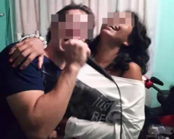 Policía presa por ‘abuso’: ‘no es mujer, es una mugre’ Policía presa por ‘abuso’: ‘no es mujer, es una mugre’