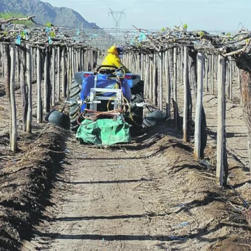 Uso correcto de un tractor e implementos en forma grupal Uso correcto de un tractor e implementos en forma grupal