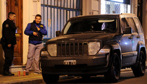 Robaron una camioneta con una beba y un heroico policía la salvó Robaron una camioneta con una beba y un heroico policía la salvó