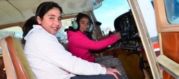 Unos 25 chicos cumplieron su sueño de volar por primera vez Unos 25 chicos cumplieron su sueño de volar por primera vez