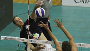 Velasco modificó la lista de vóley y un ex Obras disputará los JJOO Velasco modificó la lista de vóley y un ex Obras disputará los JJOO