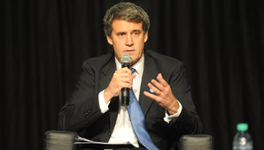 Prat Gay viaja a China donde el ingreso de la uva desde San Juan será un tema clave Prat Gay viaja a China donde el ingreso de la uva desde San Juan será un tema clave