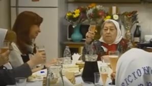 Video: Hebe brindó con Cristina “para que Macri nos tenga miedo” Video: Hebe brindó con Cristina “para que Macri nos tenga miedo”