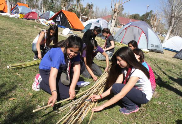 Campamento entre juegos y prácticas Campamento entre juegos y prácticas